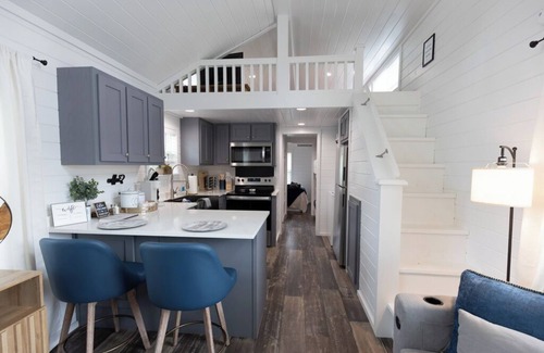 Dover House | Captain's Quarters ("In The Pines" at KY Lake) | 109 Pine Grove Lane, Dover, TN 37058