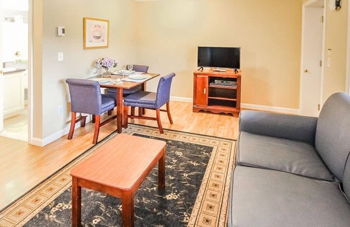 Falmouth Heights Resort | Captain's Quarters Resort Oceanfront suite, beautiful ocean view, swimming pool
