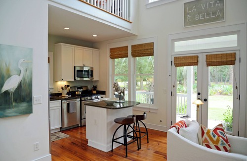 Johns Island Cottage | Captain's Quarters Charming 2-bedroom cottage in superb Johns Island