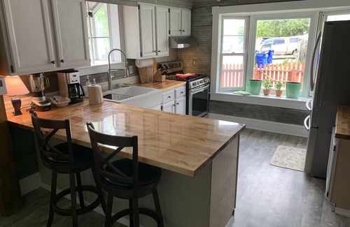 Willoughby Spit House | Captains Quarters by the Bay - Walk to the Beach with your Pet. Smart TV w/WIFI