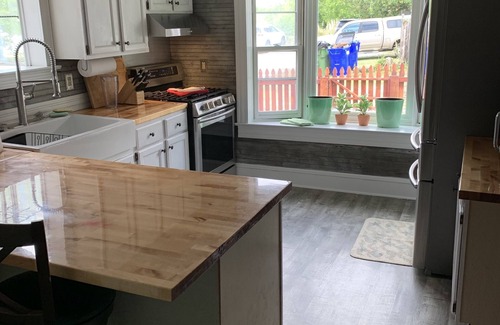 Willoughby Spit House | Captains Quarters by the Bay - Walk to the Beach with your Pet. Smart TV w/WIFI