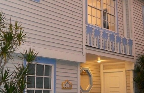 Captiva House | Captiva - Pool Home - Footsteps to Beach and Bay. 3rd property from beach.