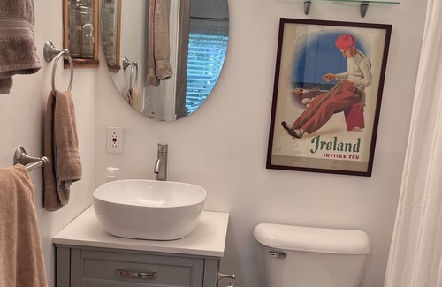 Elkton Cottage | Captivating cabin on stunning Hawksbill Creek close to Shenandoah NP, w hot-tub