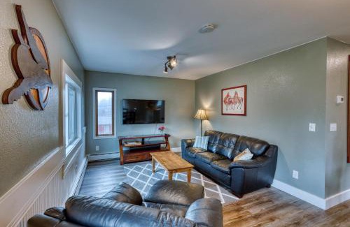 Kodiak Apartment | Captivating Coastline 2 BR Retreat with Ocean View