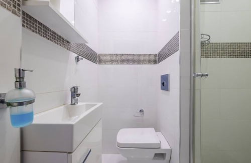 Besiktas Apartment | Captivating Flat with Balcony near Besiktas Pier