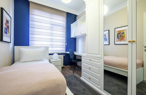 Besiktas Apartment | Captivating Flat with Balcony near Besiktas Pier