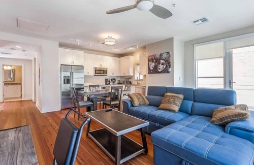 Central Business District Hotel | Captivating Penthouse Walking Distance to Must-See Attractions of NOLA