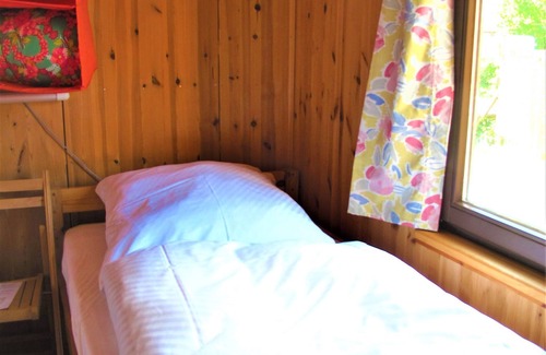 Buchberg Cabin | Caravan 2 right side, 1 room with 2 beds - Caravans in Wangeliner garden with summer kitchen - use