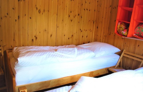 Buchberg Cabin | Caravan 2 right side, 1 room with 2 beds - Caravans in Wangeliner garden with summer kitchen - use