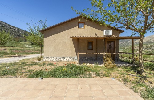 Alos de Balaguer RV Rental | Caravan 'Bungalow 1' with Mountain View, Wi-Fi and Air Conditioning