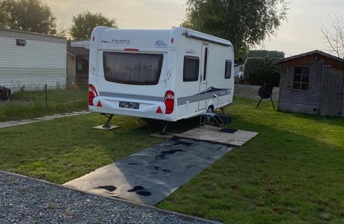Viane House | Caravan for rent by pond - enjoy nature, peace and quiet!