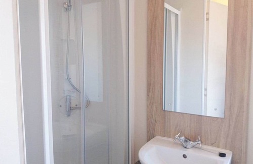 Saint Cyrus House | Caravan with one double and two twin.
