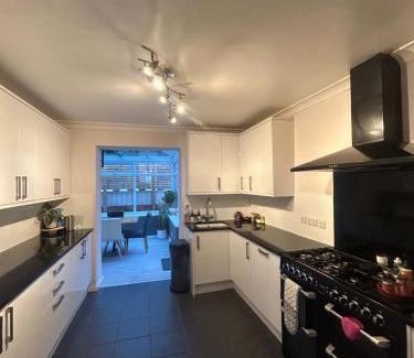 Brighton House | Carden Villa 4 Bedroom House With Hot Tub Pet Friendly