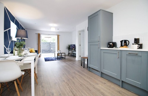 Cathays Apartment | Cardiff city centre apartment (private parking)