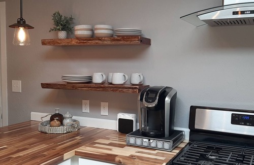 Sierra Vista House | Cardinal Oasis, King, 1-bdrm, luxury shower, kitchen, pool/hot tub, BBQ, firepit