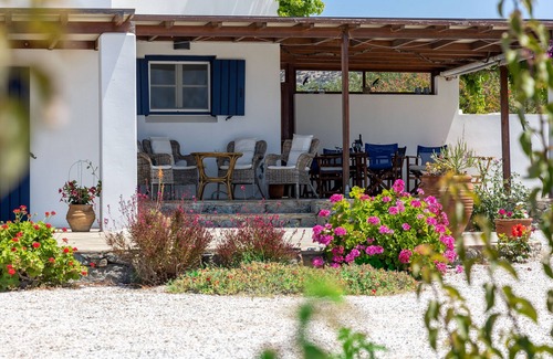 Kastraki House | Care Naxos Quiet three bedroom home on the beach Naxos Ang HM