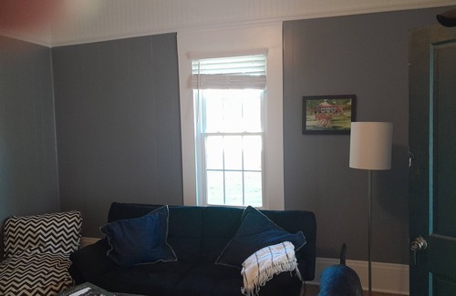 Dixon Springs Cottage | Caretaker cottage with 1 bedroom and WiFi, AC in delightful Dixon Springs