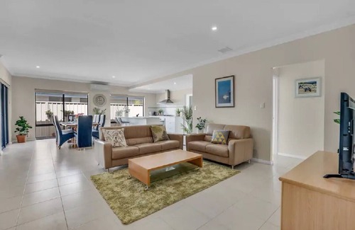 Busselton House | Carey Beach Retreat