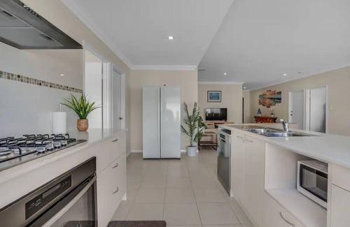 Busselton House | Carey Beach Retreat