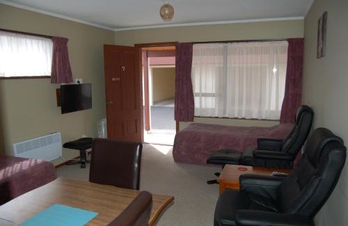 South Dunedin Hotel | Carisbrook Motel