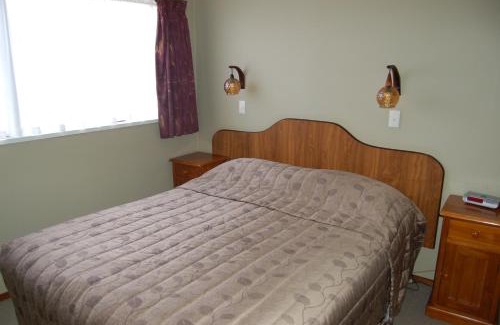 South Dunedin Hotel | Carisbrook Motel