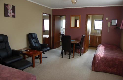 South Dunedin Hotel | Carisbrook Motel