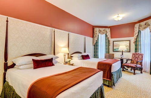 Oak Park Hotel | Carleton of Oak Park