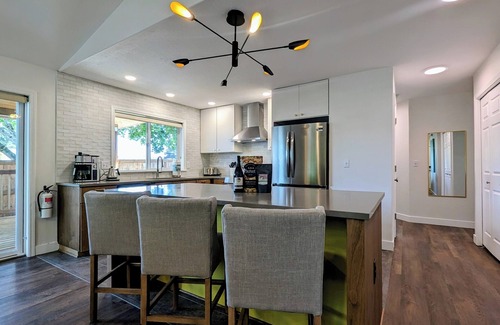 Carlton House | Carlton Crush Pad ~ Where Your Wine Country Getaway Comes to Life