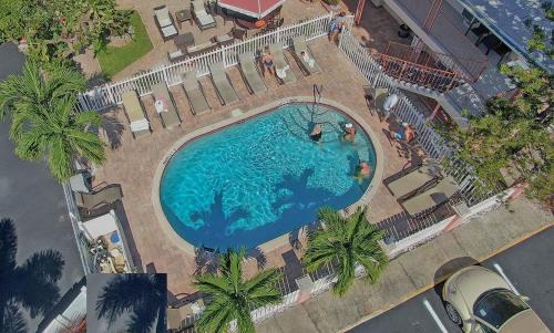 St. Pete Beach Hotel | Carlton House Motel and Suites