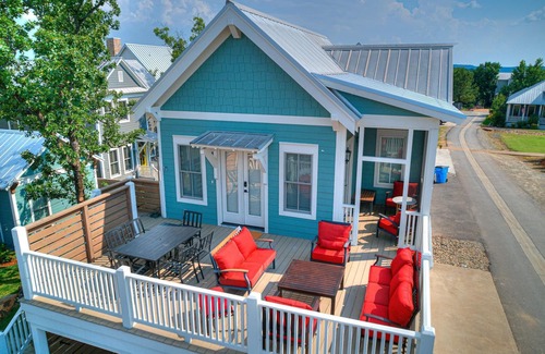 Carlton Landing Apartment | Carlton Landing! Cozy Garage Apartment close to all amenities!