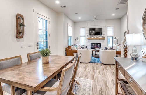 Eufaula Cottage | Carlton Landing-The Goondocks- Located on Redbud Park