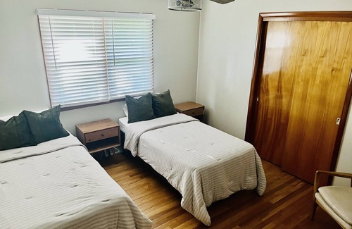 Carmi House | Carmi’s Casa - 3 Bedroom / 2 Bathroom Ranch