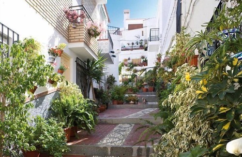 Velez de Benaudalla Apartment | Carmine. TROPICAL COAST - ALPUJARRAS. Ideal for couples. SUN and SNOW.