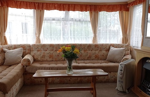 Chard Cottage | CARNABY, family friendly, character holiday cottage in South Chard