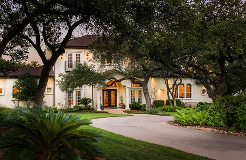 Georgetown House | Carnley House: 4000 sq ft. Huge Pool with Amazing Outdoor Space!