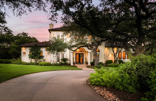 Georgetown House | Carnley House: 4000 sq ft. Huge Pool with Amazing Outdoor Space!
