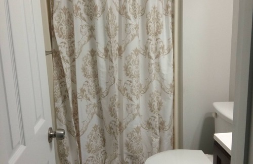 Westgate House | Carolina Cottage (Close to shopping, restaurants and area military bases)