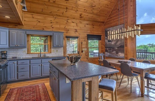 Blue Ridge House | Carpe Diem | Dog Friendly | Long Range Views | Hot Tub | Fire pit | Close to town