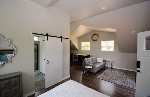 Buckingham Apartment | Carriage House