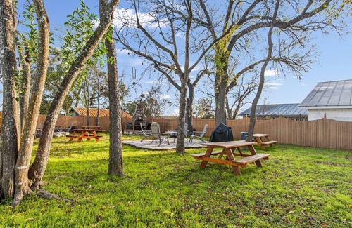 Bandera House | Carriage Inn - Utopia Suite 4