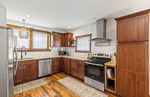 Frankfort House | Carriage on Petticoat