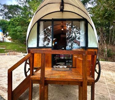 Bueno Brandao Cabin | Carroça Colorado, Vila Mágica