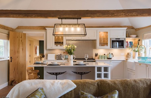 Blackham Cottage | Cart Lodge by Bloom Stays - sleeps 4 in 1 bedroom