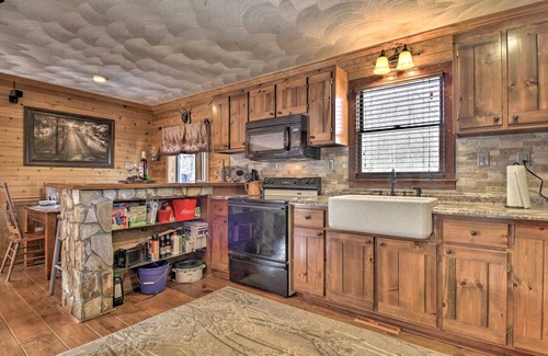 Henry Cabin | ‘Carter’s Hideaway’ by Fairy Stone: Pool & Hot Tub