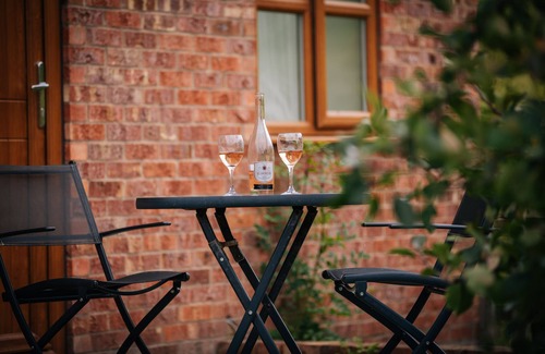 Malpas Apartment | Carters Lodge - One bedroomed cottage all on one level