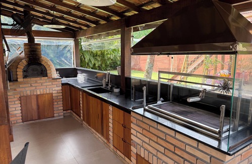 Itamambuca House | Casa Para Famílias com Quadra de Futebol, Piscina e há Poucos Metros da Praia