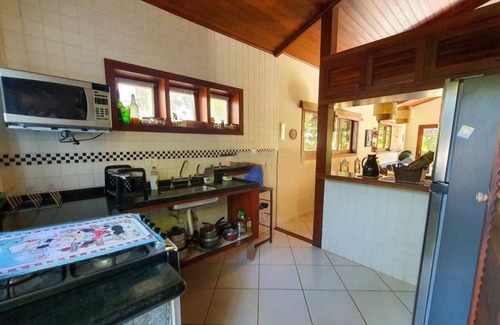 Itamambuca House | Casa Para Famílias com Quadra de Futebol, Piscina e há Poucos Metros da Praia