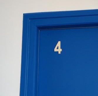 Hyeres City Centre Apartment | Casaïa - Santorin - Chambre avec salle de bain privée