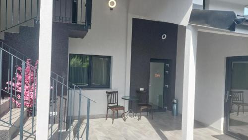 Curtea De Arges House | Casa 1 Mai