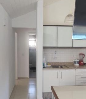 Praia Rasa House | Casa a 20 metros da praia, Wi-Fi em condomínio privado!